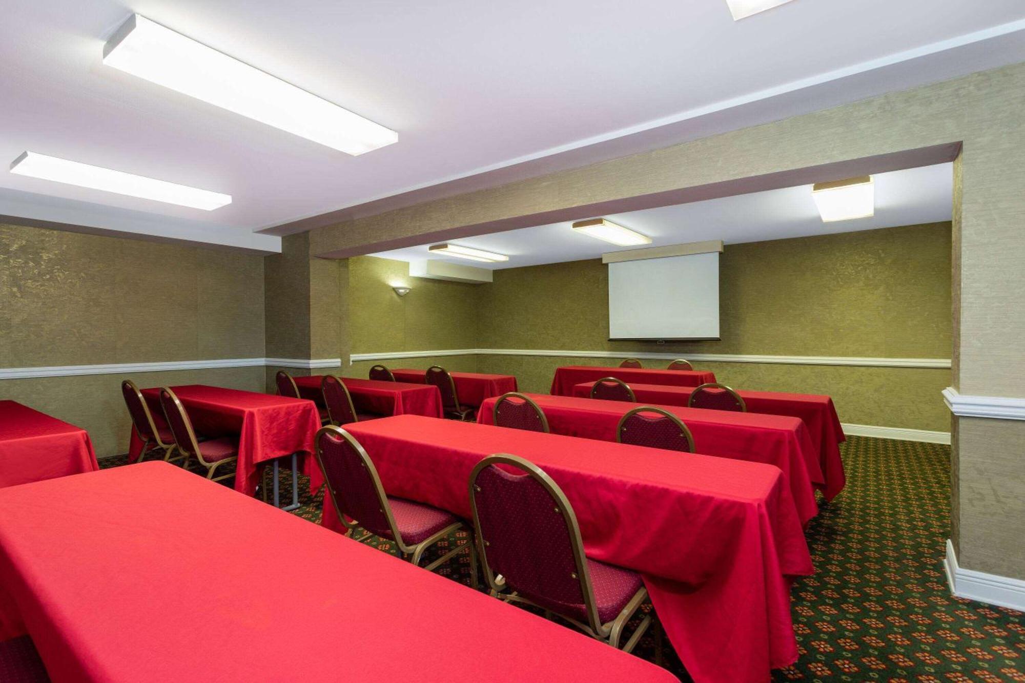 Hotel Ramada By Wyndham Altamonte Springs Near I-4 Extérieur photo