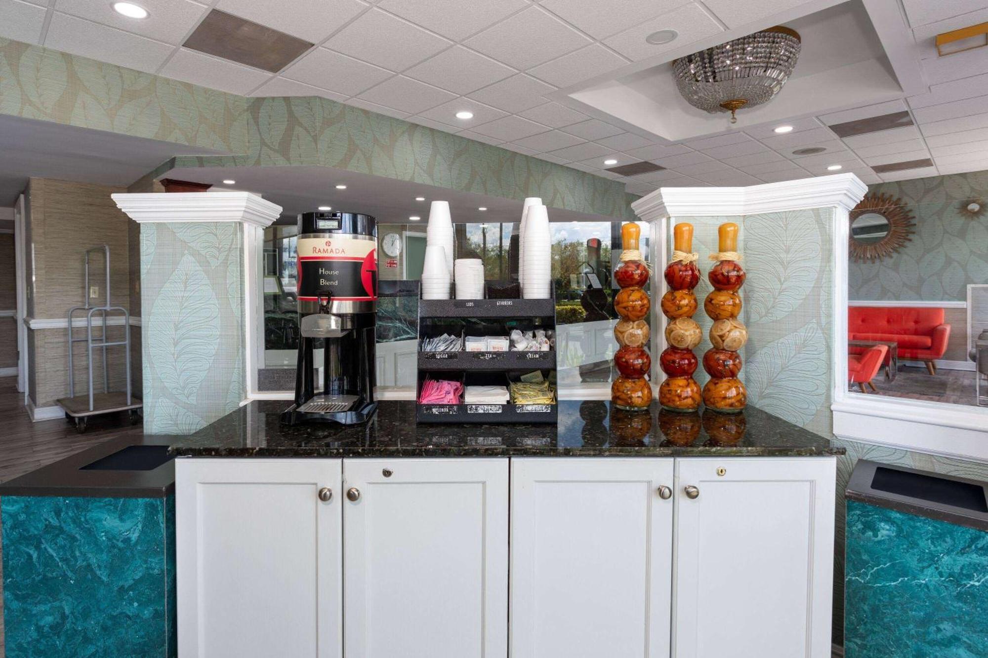 Hotel Ramada By Wyndham Altamonte Springs Near I-4 Extérieur photo